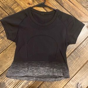 Lululemon cropped Tee Shirt